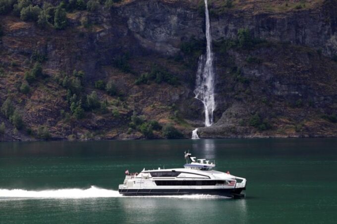 Bergen: Hardanger Fjord Cruise & Vøringsfossen Private Tour - Participant Information
