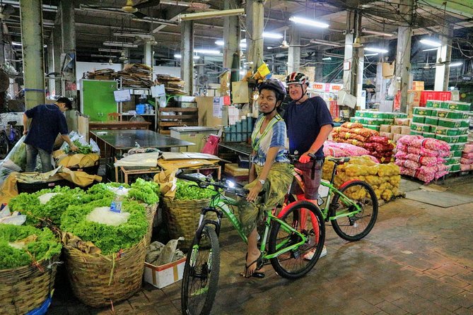 Bike Bangkok at Night With Thai Dinner - Group Size