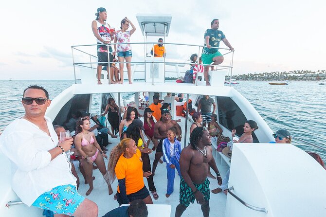 Booze Cruise and Party Boat Tour in Punta Cana ***** - Additional Features and Amenities