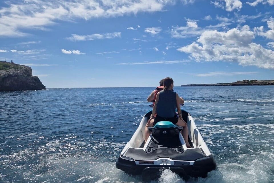 Cala D'Or: Guided Jetski Excursion - Meeting Point and Group Size