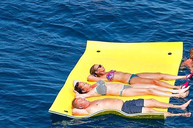 Cala Salada and Unspoiled North Beach Tour. Snorkelling and Aquarium - Passenger Capacity