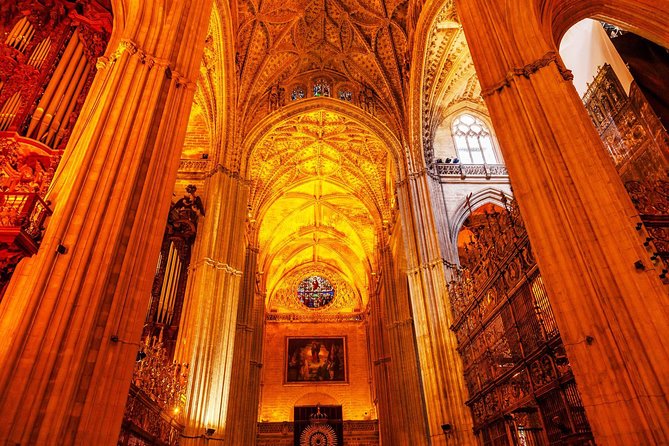 Cathedral of Seville English Guided Tour With Skip the Line & Access to Giralda - Cancellation Policy and Group Size