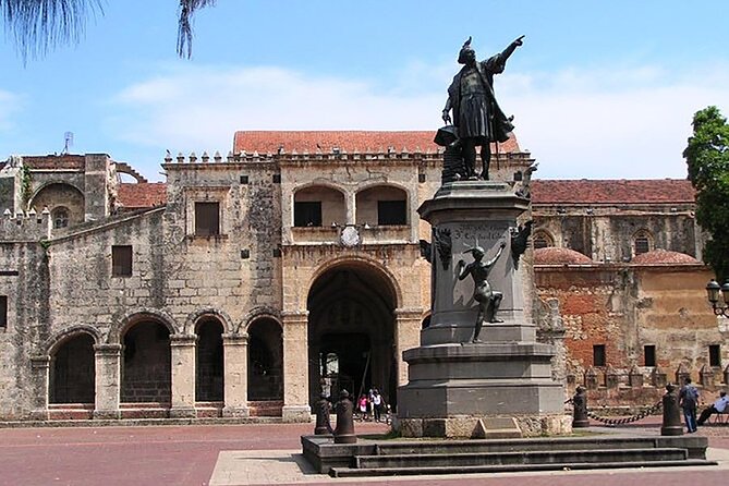 City Tour in Santo Domingo Leaving From Punta Cana - Food and Dining Options