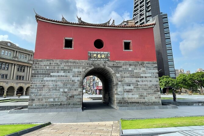 Classic Taipei Landmarks Day Tour - Tips for First-Time Visitors