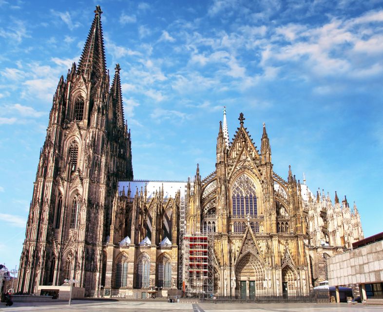 Cologne: Melaten Cemetery With Old Town Private Tour - Meeting Point and Logistics