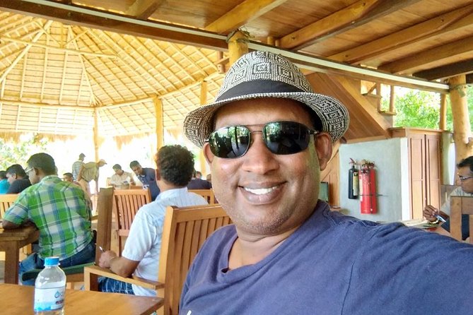 Colombo Walking Tour With Ajeet De Soyza - Meeting Point and Location