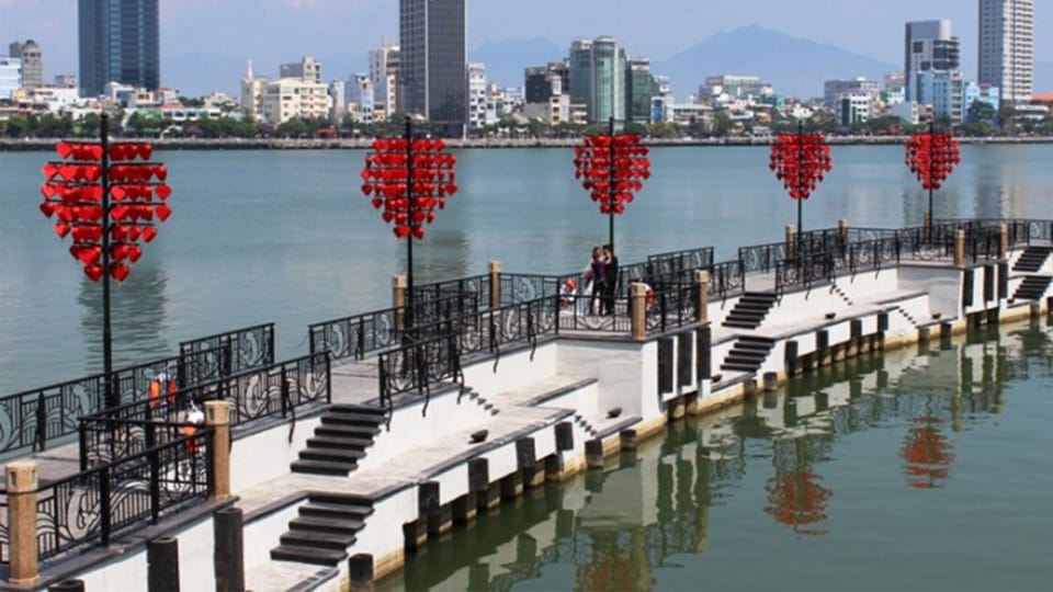 Da Nang by Night: Seafood Dinner, Night Market, Sightseeing - Han River Cruise Adventure