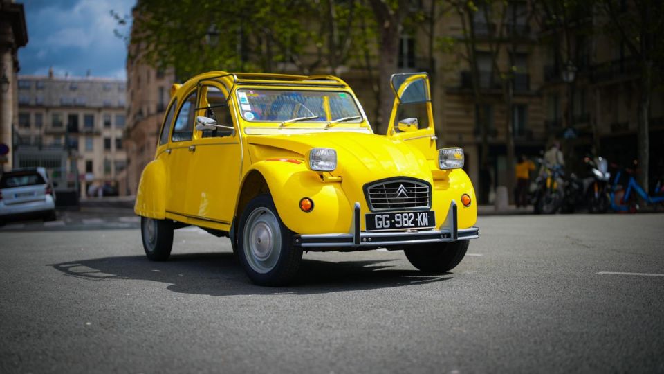 Discover Paris in a 2CV - Group Size and Duration