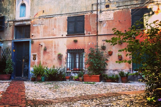 Discover the Secrets of Genoa With a Storyteller! - Meeting and End Points