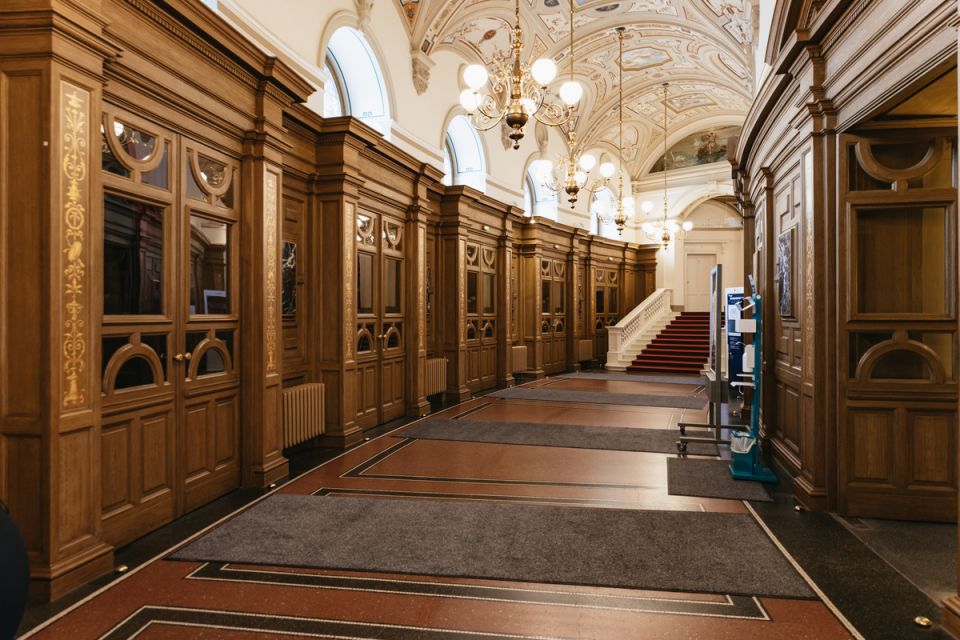 Dresden: Semperoper Tickets and Guided Tour - Accessibility Features