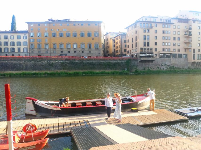 Florence: Gondola Boat Tour With Wine or Coffee and Snack - Admiring the Citys Architecture