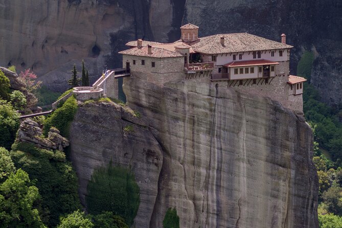 From Athens:Meteora Caves & Monasteries History Day Trip by Train - Dining Experience