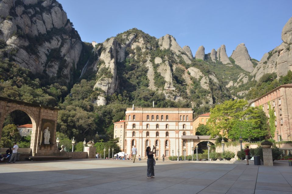 From Barcelona: Private Montserrat and Boutique Winery Tour - Tour Booking and Cancellation