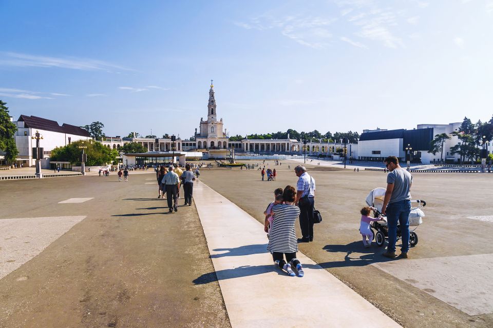 From Lisbon: Fatima, Batalha, Nazare and Obidos Tour - Pilgrimage to Fatima