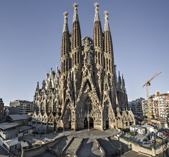 Gaudis Masterpieces Private Tour in Barcelona - Lunch Break