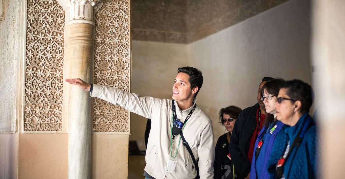 Granada: Alhambra and Nasrid Palaces Small Guided Tour - Exploring the Nasrid Palaces