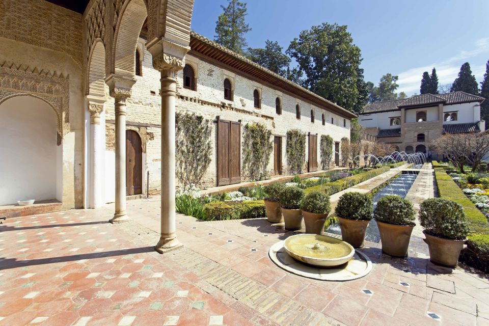 Granada: Alhambra Fast-Track Guided Tour - Inclusions and Exclusions