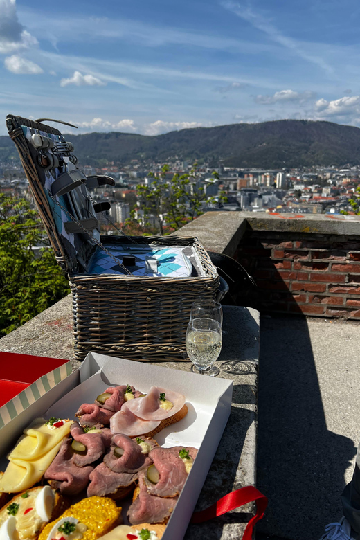 Graz: Funicular Ride & Schlossberg Picnic Experience - Meeting Information