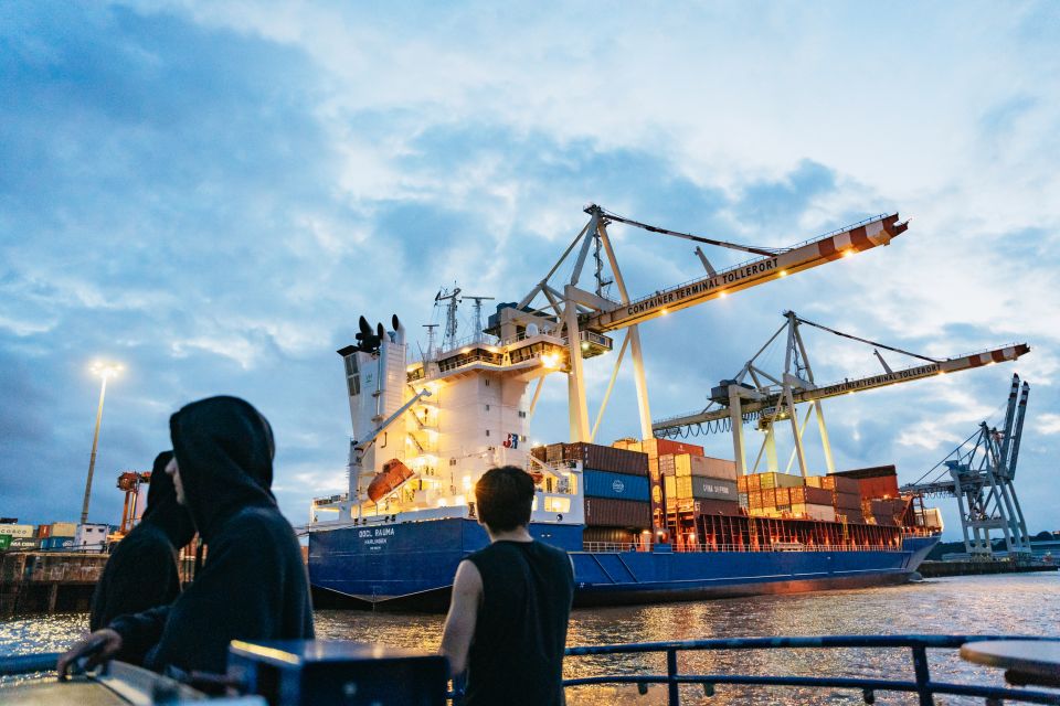 Hamburg: 90-Minute Evening Lights Harbor Cruise - Meeting Point Details