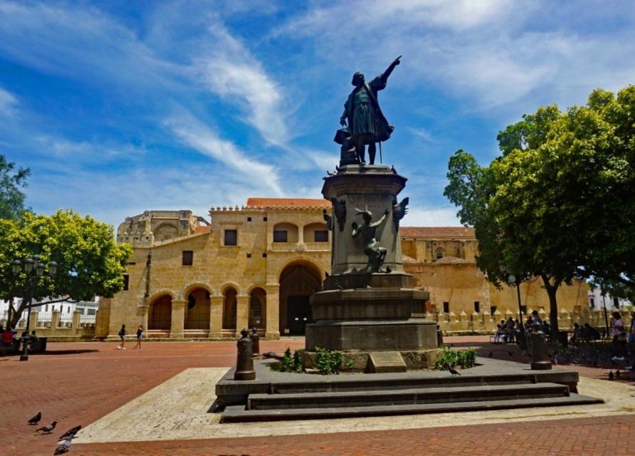 Historic Tour in the Colonial City of Santo Domingo - National Pantheon