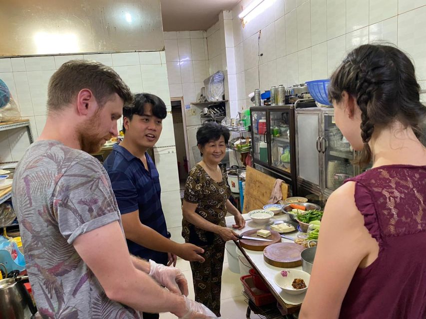 Ho Chi Minh: Local Cooking Class At Aunties Home - Preparing Traditional Dishes