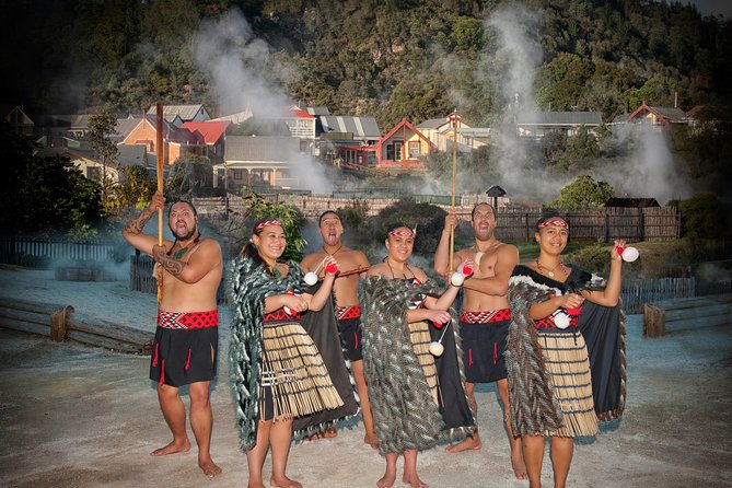 Hobbiton & Rotorua Living Māori Village Private Tour Ex-Auckland - Cultural Performances and Experiences