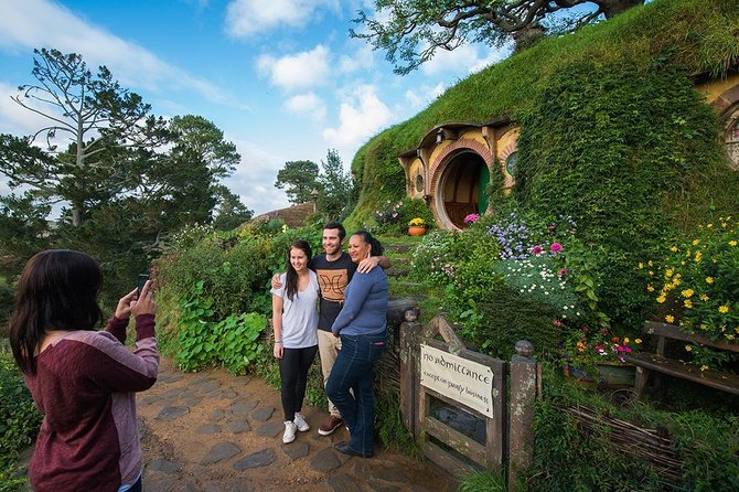 Hobbiton & Waitomo Caves Small Group Tour From Auckland - Customer Reviews and Feedback