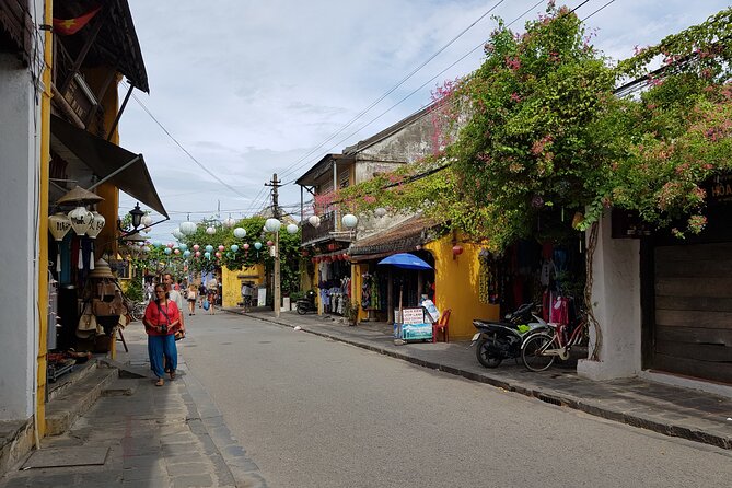 Hoi an Town Private Walking Tour With Boat Trip - Crossing the Japanese Covered Bridge