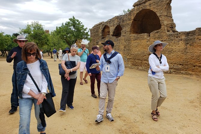 I Tour With the Archaeologist: Group Visit at Sunset to the Valley of the Temples - Booking Information