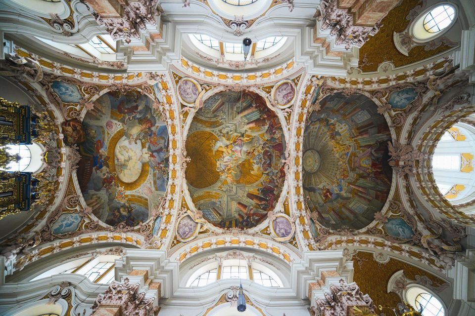 Innsbruck: Private Architecture Tour With a Local Expert - Tour Language Options