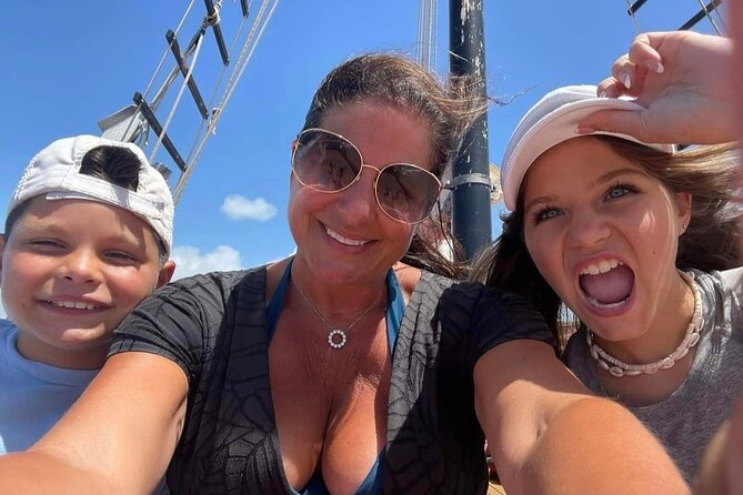 Jolly Pirate Sunset Grub and Grog Dinner Sail in Aruba - Included Amenities