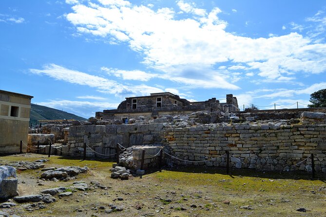 Knossos & Archaeological Museum Shared Guided Tour From Chania - Accessibility Features