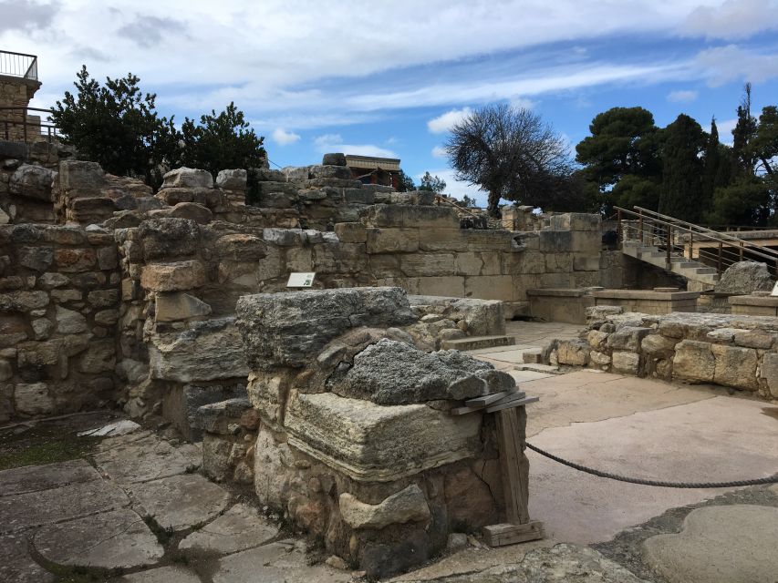 Knossos Palace Skip-The-Line Guided Tour With Max. 8 People - Features and Highlights