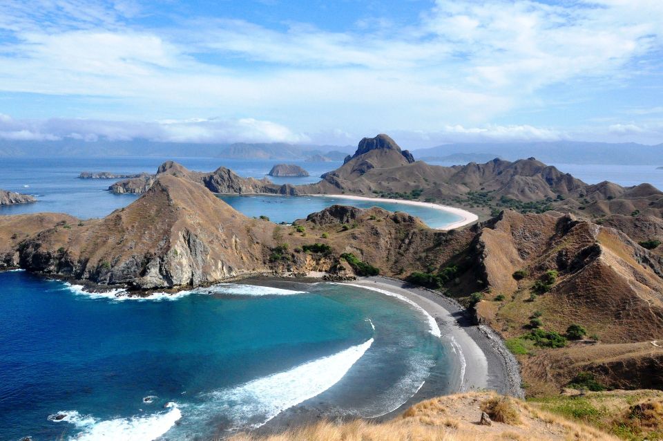 Komodo Islands: Private 2-Day Tour on a Wooden Boat - Exploring Komodo Islands