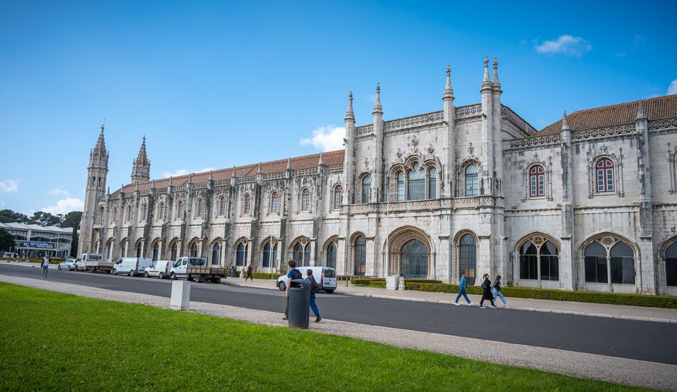 Lisbon: Tuk Tuk City Tour With a Boat Tour in River Tagus - Tour Exclusions