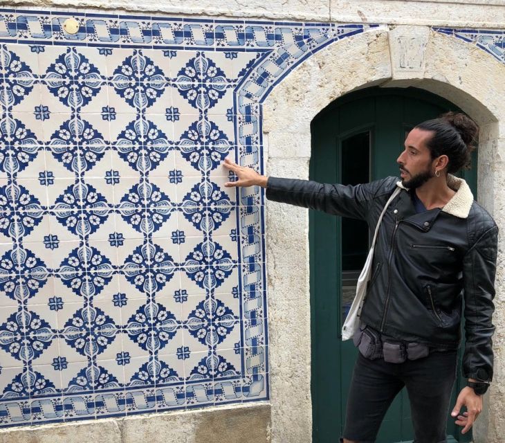 Lisbon: Walking Tour With a Local Guide - Important Information