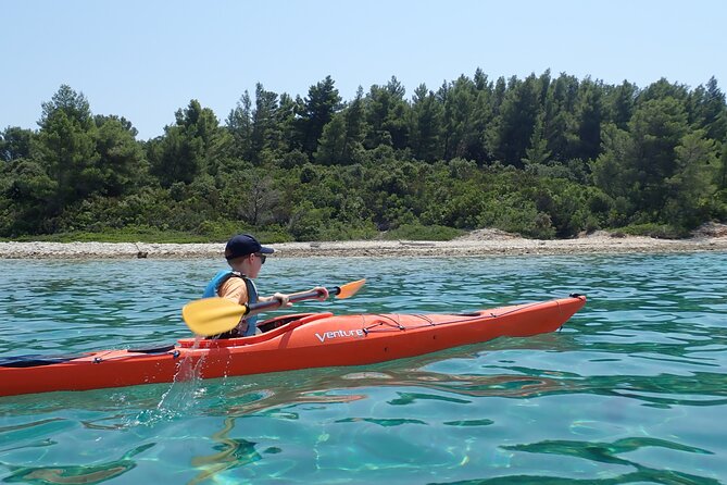 Lumbarda-Sunset Kayaking Experience With Picnic: Wine and Sweets - What to Bring