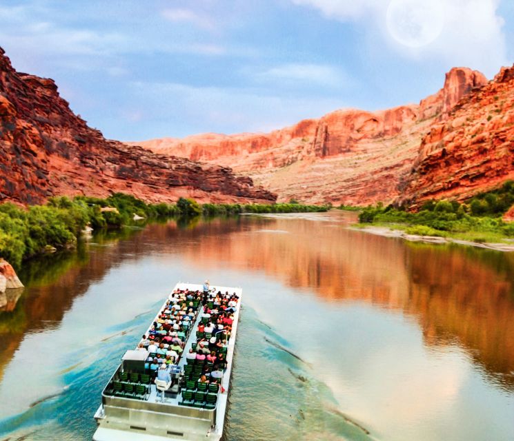 Moab: Colorado River Dinner Cruise With Music and Light Show - Cuisine and Catering