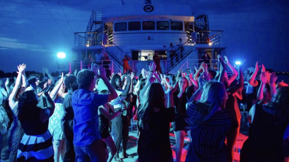 Montreal: Evening Cruise With DJ and Dance Floor - Meeting Point and Arrival