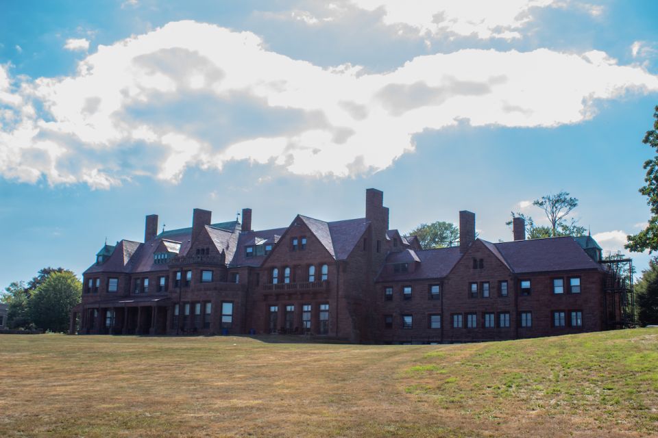 Newport, Rhode Island: Cliff Walk Gilded Age Audio Tour - GPS-Enabled Navigation and Audio Guide