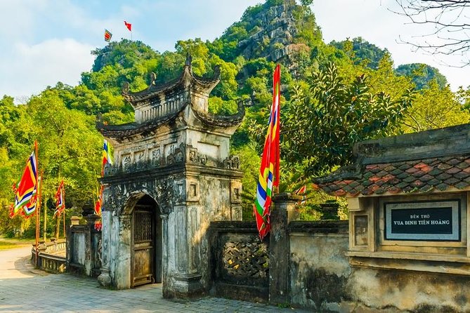 Ninh Binh Day Tour Hoa Lu - Tam Coc - Mua Cave via Boat & Bike - Climbing to Mua Cave