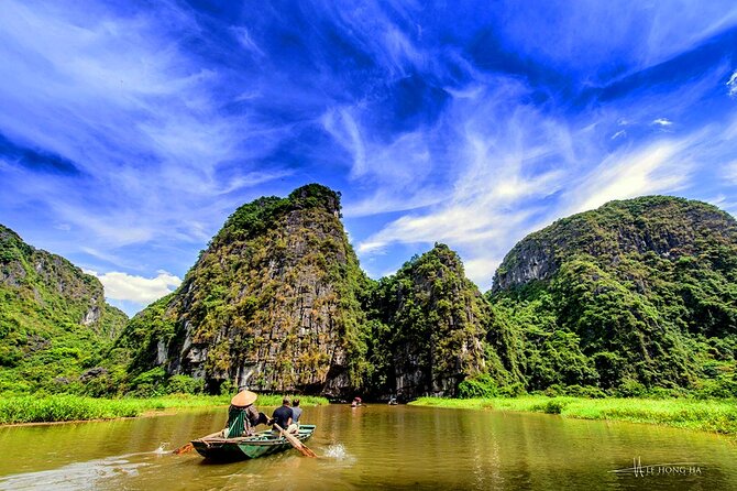 Ninh Binh Full Day Tour - Tam Coc Boat, Mua Cave, Hoa Lu - Lunch and Refreshments