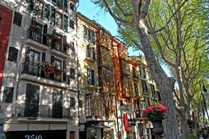 Palma: Walking Tour With Mediterranean Delicacies - Key Sites to Explore