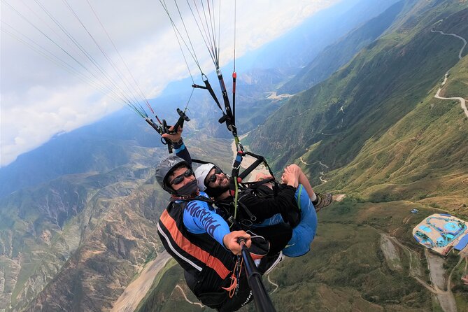 Paragliding in the Grand Canyon of Chicamocha - Scenic Views and Flight Highlights