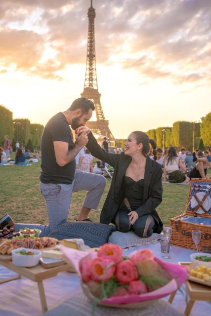 Paris: Picnic Experience in Front of the Eiffel Tower - Accessibility Information