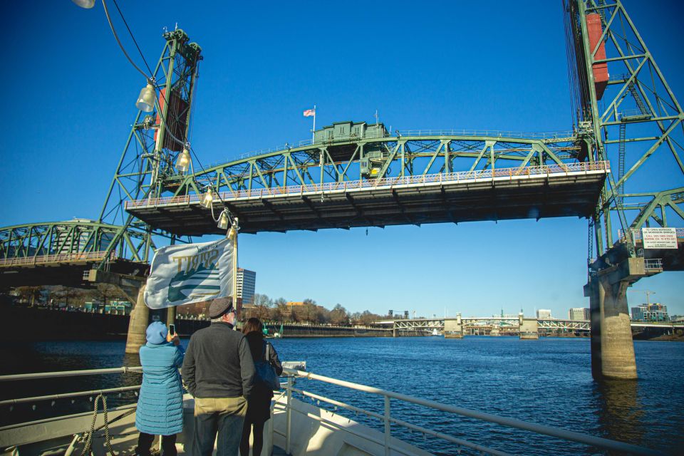 Portland: Happy Hour Sightseeing Cruise - Meeting Point and Arrival