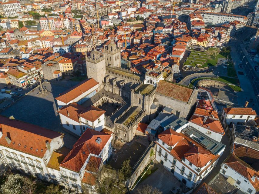 Porto: Private Exclusive History Tour With a Local Expert - Private and Intimate Experience