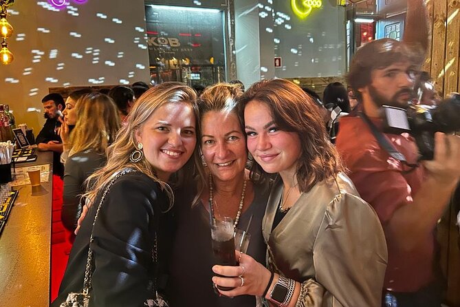 Porto Pubcrawl: 5h,6 Drinks,4 Bars &Skip the Line Club Entry - Group Size and Language Options