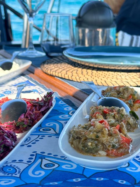 Private Foodies Delight: Greek Traditional Feast Onboard - Group Size and Pricing