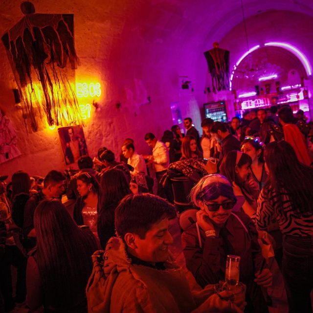 Pub Crawl Tour in Arequipa With VIP Access. - Transportation Details